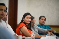 Vida G&oacute;mez se re&uacute;ne con integrantes de la Canaive