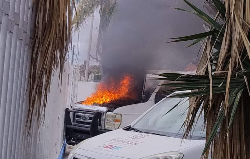 Ambulancia de traslado se incendia