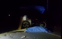 Tr&aacute;iler embiste a mototaxi; hay dos muertos&nbsp;