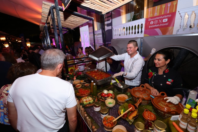 Turistas abarrotan restaurantes en semanas Santa y de Pascua 