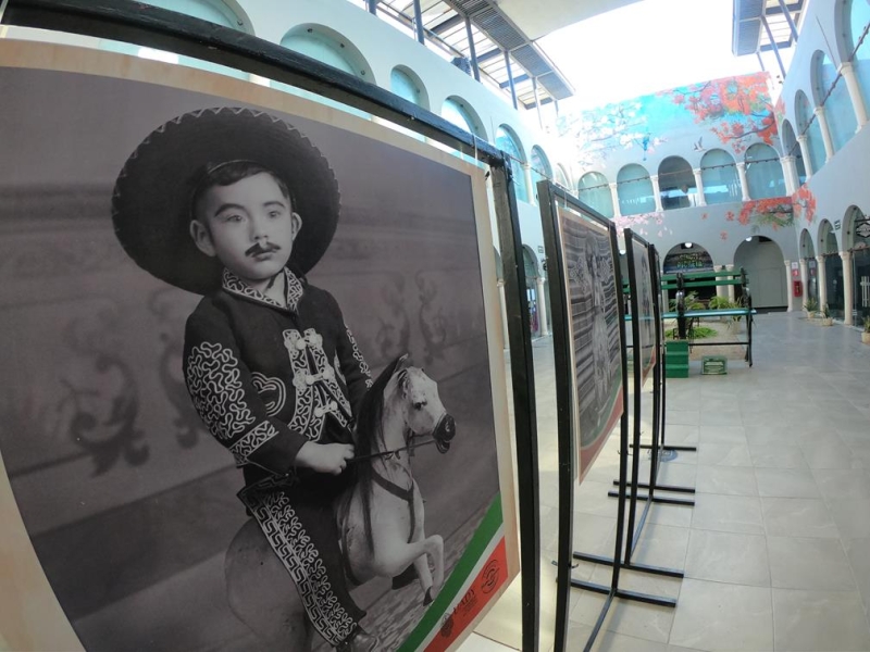 Inauguran la exposición "Retratos Patrios"