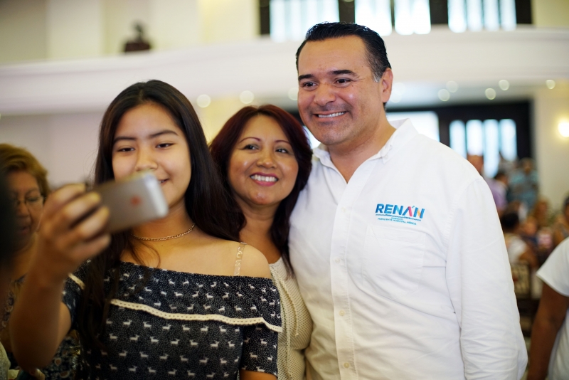 Reitera Renán su compromiso con los jóvenes