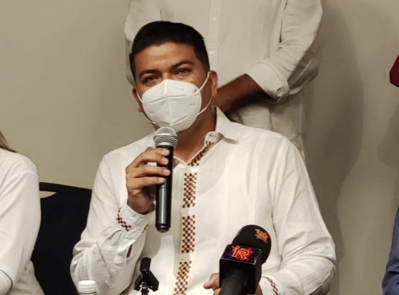 Denuncian ante la FGE al senador Ovidio Peralta Suárez 