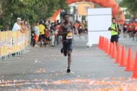 Dominan kenianos novena edici&oacute;n de la Carrera Sadasi