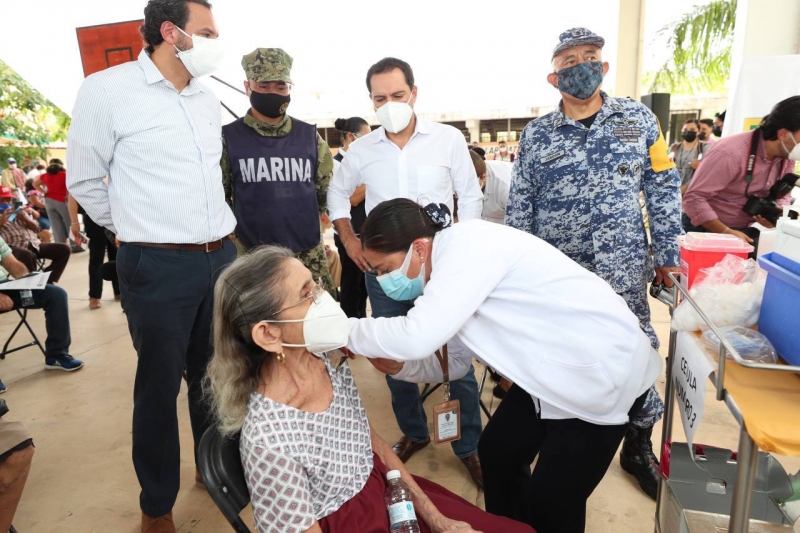 Vila supervisa jornada de vacunación contra coronavirus