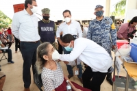 Vila supervisa jornada de vacunación contra coronavirus