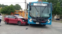 Vehículo impacta a Va y Ven