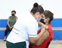 Inicia aplicaci&oacute;n de cuarta dosis para adultos mayores