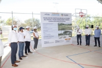 Gobernador y alcalde entregan cancha de usos m&uacute;ltiples del Paseo Henequenes