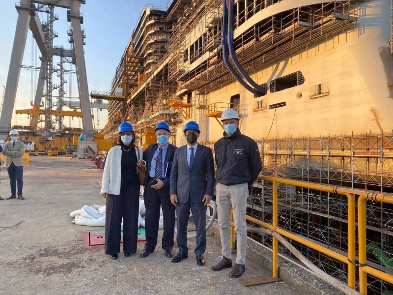 Vila Dosal visita astilleros y empresas dedicadas a fabricación de barcos