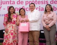 Entregan prótesis mamarias gratuitas