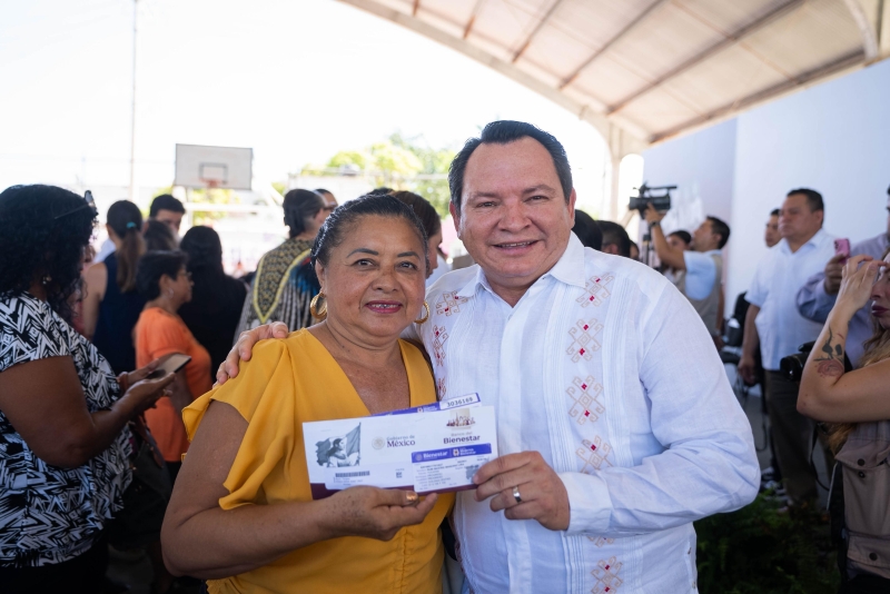 Entregan tarjetas "Mujeres Bienestar" en Progreso