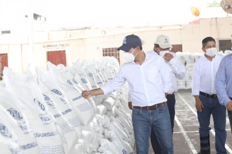 Entrega Vila apoyos en el cono sur del Estado