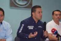 L&iacute;der nacional del PAN acepta hierros Calder&oacute;n y Fox