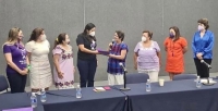Recibe Vida G&oacute;mez iniciativa para que violentadores no accedan a candidaturas