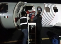 Trasladan a ni&ntilde;a en ambulancia a&eacute;rea hacia Galveston, Texas