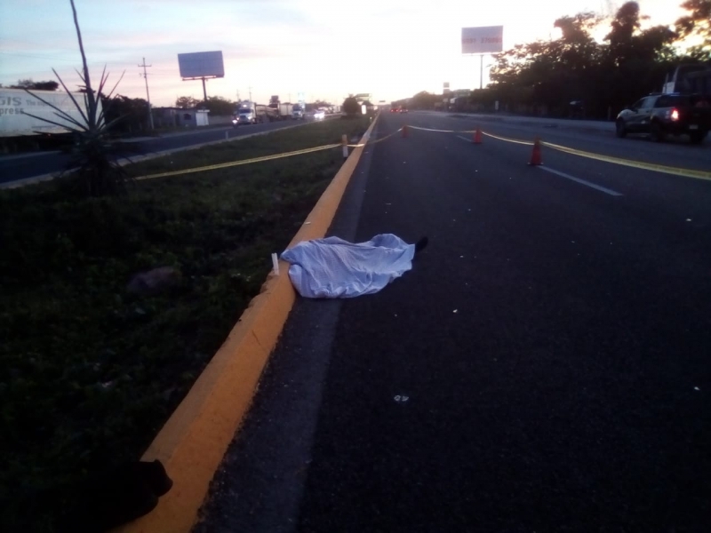 Atropella y mata a trailero en la Mérida-Campeche y luego huye