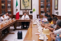 Llama Huacho a docentes a volver a las aulas