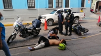Choque de motocicletas deja dos lesionados