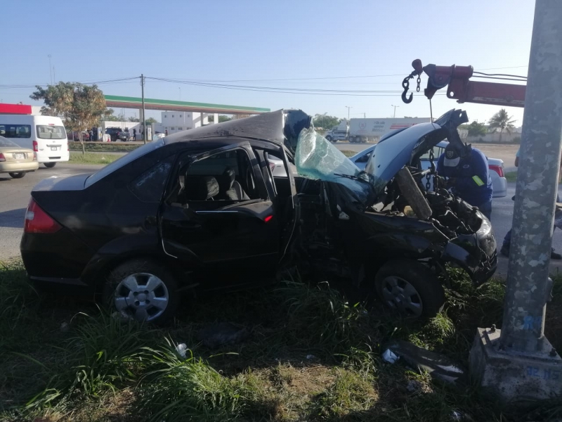 Dos policías lesionados en brutal choque