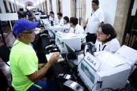 Automovilistas destacan procesos ágiles y atención de calidad en trámite de renovación de placas