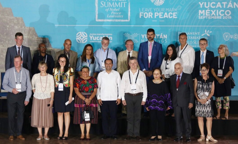 Gobernador Vila da la bienvenida a Premios Nobel de la Paz