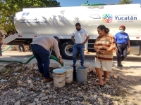 Japay apoya a habitantes de Teya con agua potable