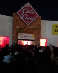 Caos, empujones y amontonamientos en &ldquo;bienvenida&rdquo; de la UADY&nbsp;