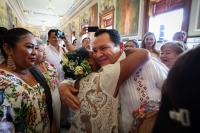 Presentan libro sobre el bordado maya en Yucatán