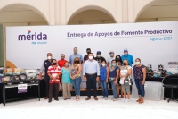 Ren&aacute;n Barrera entrega paquetes de &ldquo;Fomento Productivo&rdquo;