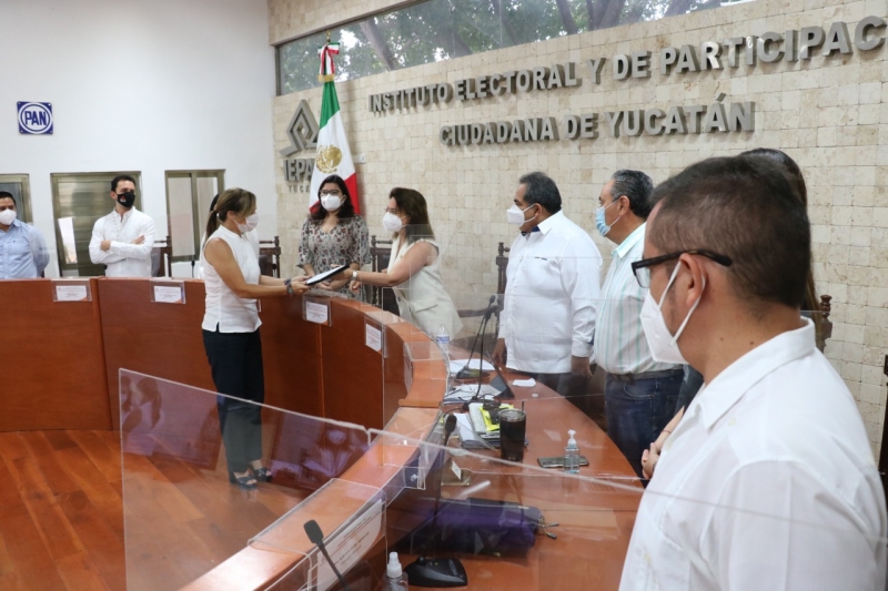 Reconocen participación de mujeres en cargos públicos