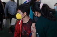 Adolescentes de M&eacute;rida empiezan a recibir segunda dosis