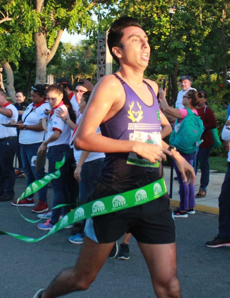 Roberto Ruiz y Abigail Cabrera ganan la carrera del Isstey