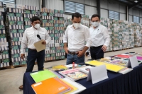 Inicia Vila Dosal entrega de paquetes de &uacute;tiles escolares y uniformes