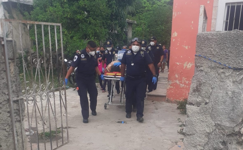 Cae rayo a mujer en Umán; está grave 