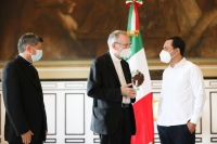 Vila invita al Papa Francisco a visitar Yucat&aacute;n