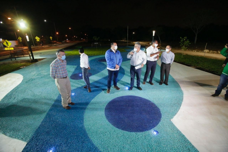 Renán Barrera  entrega andadores y trabajos de iluminación en “Ya’axtal”