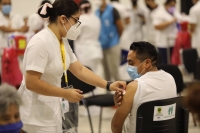 Centro de Convenciones registra importante afluencia para segunda dosis de Pfizer