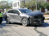 Choque en Itzimn&aacute; deja da&ntilde;os materiales  &nbsp;