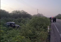 Tragedia en la Hunucmá-Sisal; mueren 2 jóvenes en volcadura