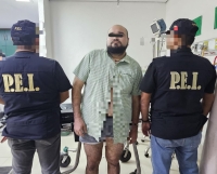 Arrestan a falso profesor por atacar a polic&iacute;as