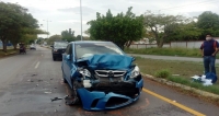 Siniestro vial en la M&eacute;rida-Um&aacute;n deja da&ntilde;os materiales&nbsp;