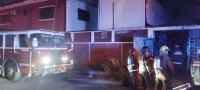 Rescatan a dos personas tras incendio en Fraccionamiento Limones