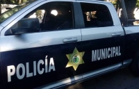 Policía municipal le pega un tiro a su compañero por "accidente"