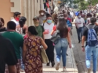 Contin&uacute;a a la baja los casos activos de Covid-19