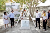 Vila y Ren&aacute;n colocan primera piedra de albergue Amanc