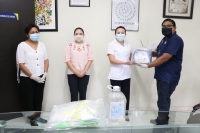 Contin&uacute;an apoyos con kits de seguridad para estudiantes