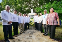 Ren&aacute;n Barrera reconoce labor de locutores