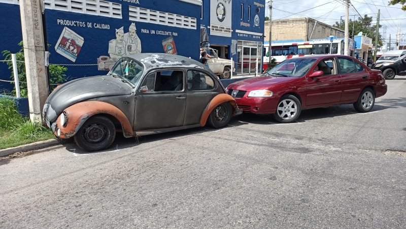 Conductores chocan en la Quetzalcóatl y terminan en la FGE