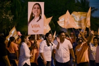 Realiza Vida G&oacute;mez gira proselitista en Um&aacute;n